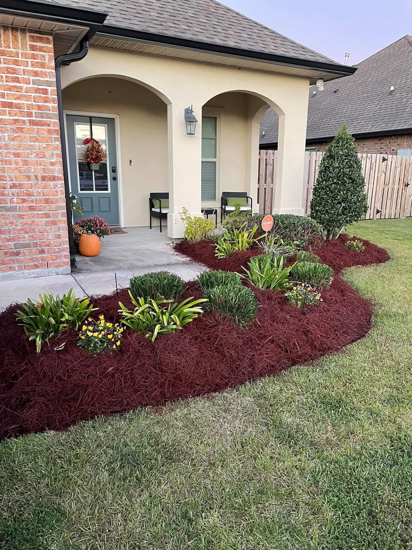 Freshly maintained yard by JJJ Green Scape
